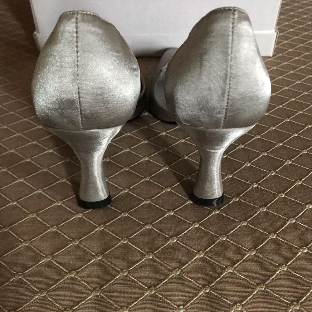 Women’s Heels - Picture 4 of 5